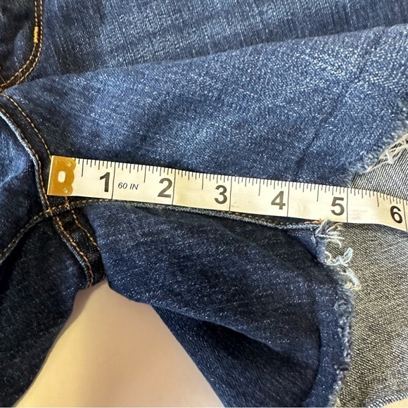 Old Navy Women’s Jean Shorts Denim Midi 10 Stretch 5” DIY Cut Offs Medium Wash - Picture 10 of 10